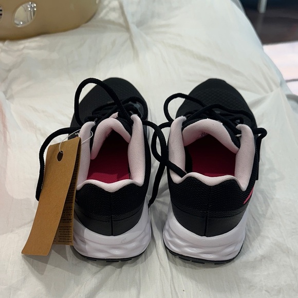 Nike Women's Black and Pink Athletic -size 4 Shoes - Picture 5 of 6